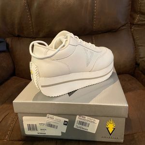 Volatile shoes
